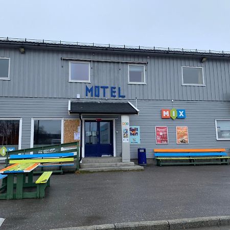 Mix Tana Spiseri Og Overnatting Motel ภายนอก รูปภาพ