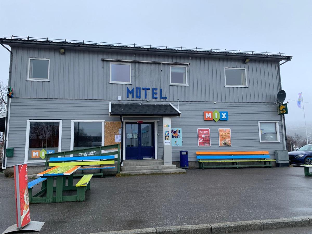 Mix Tana Spiseri Og Overnatting Motel ภายนอก รูปภาพ