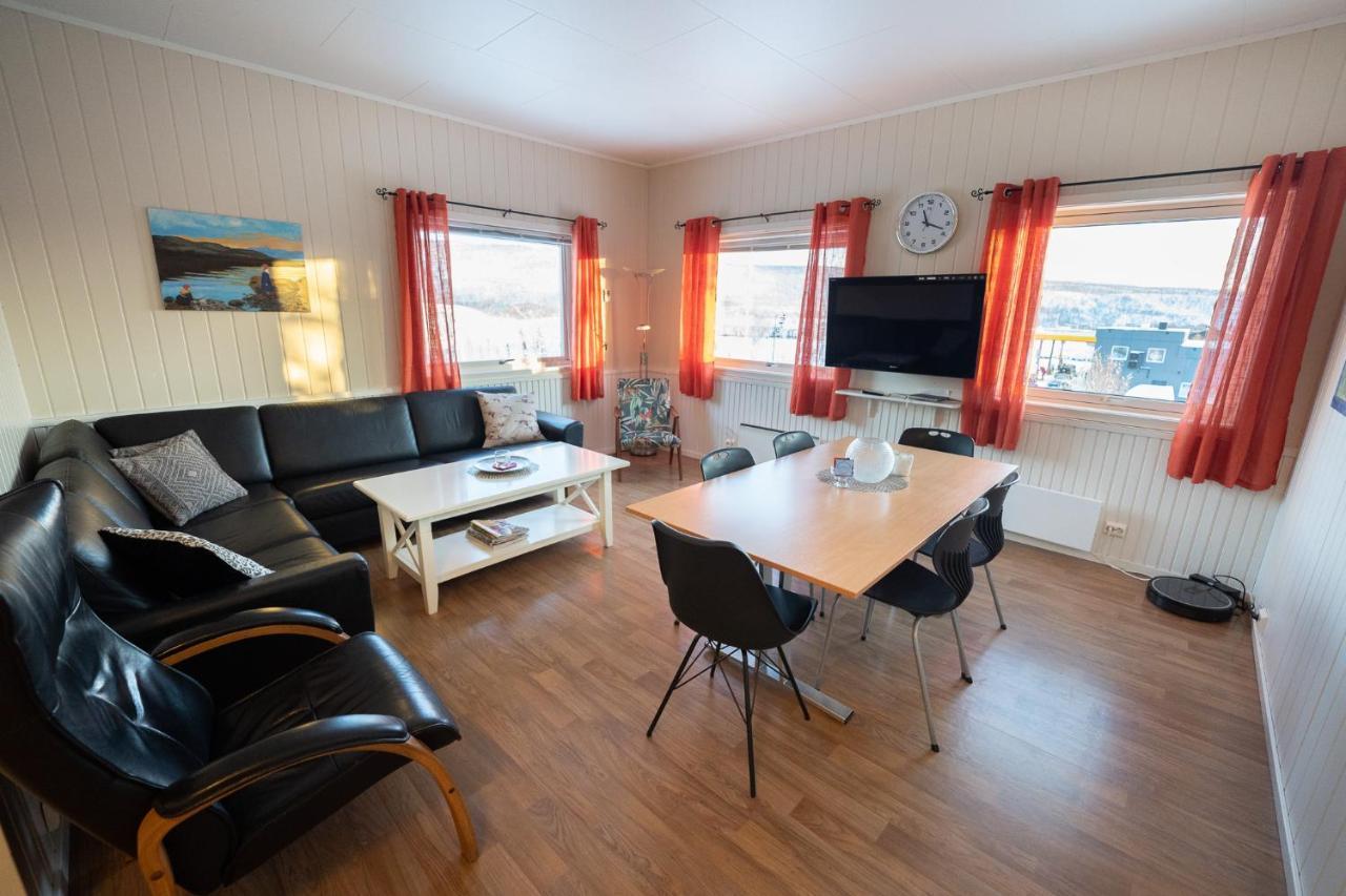 Mix Tana Spiseri Og Overnatting Motel ภายนอก รูปภาพ